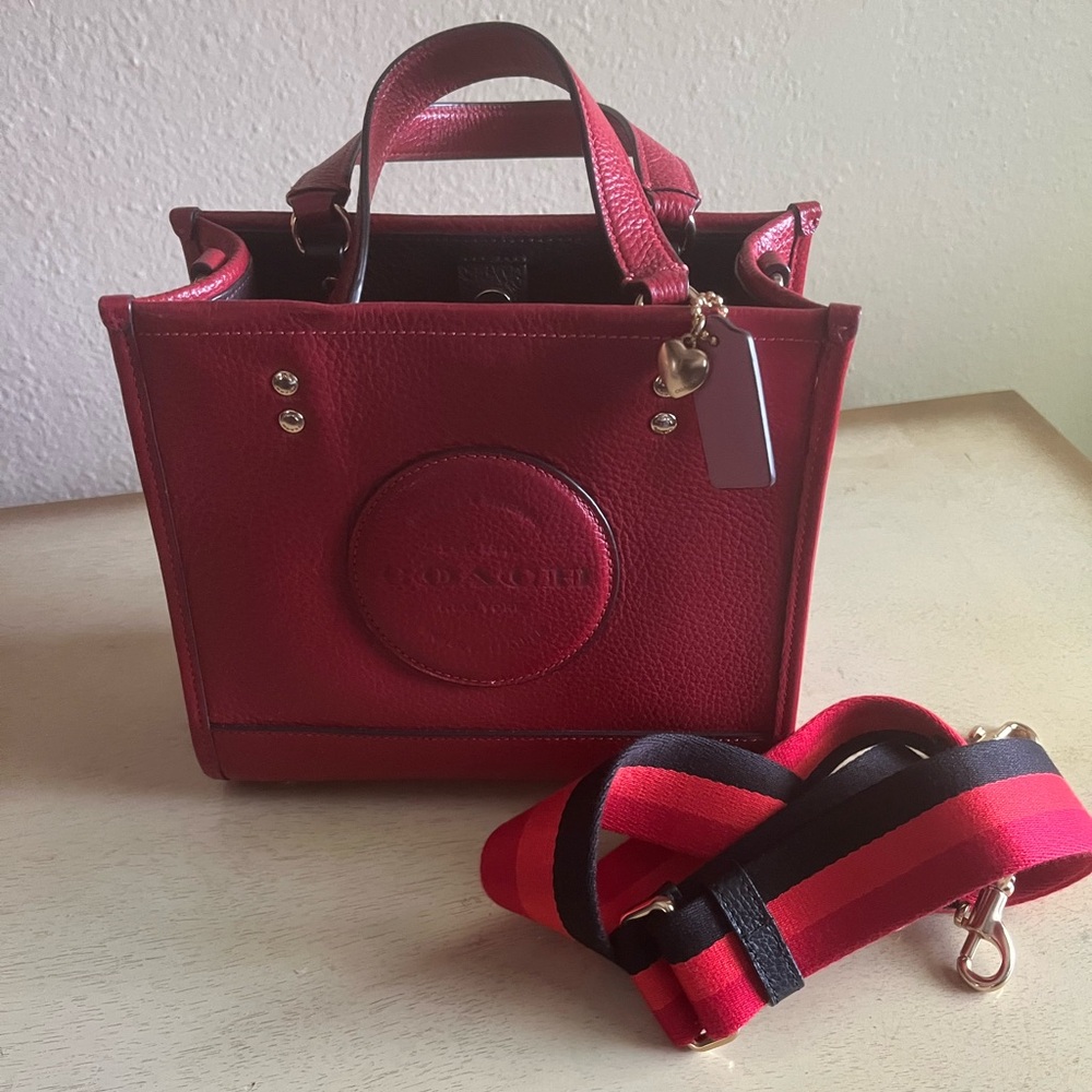 Dempsey Tote 22
With Coach Patch- rarely used - perfect condition